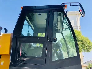 1756106981752225.jpg 羊足碾压路机细节2-300x225.jpg