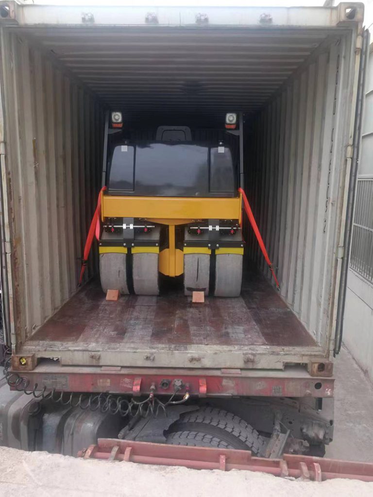 1756191543775728.jpg 8吨组合式压路机发货2-768x1023.jpg